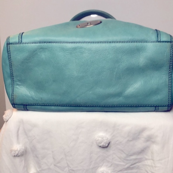 FOSSIL sea foam genuine leather bag. Silver hardware. 3 compartments inside. - Picture 12 of 17